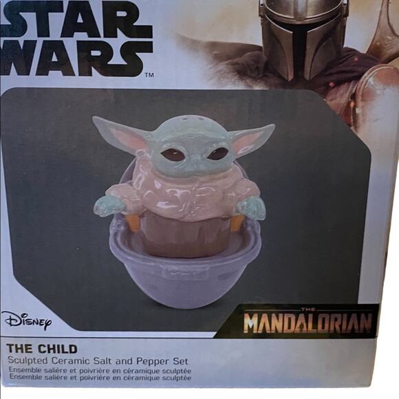 The Mandolorian Baby Yoda Salt and Pepper Set New in Box - Picture 1 of 4